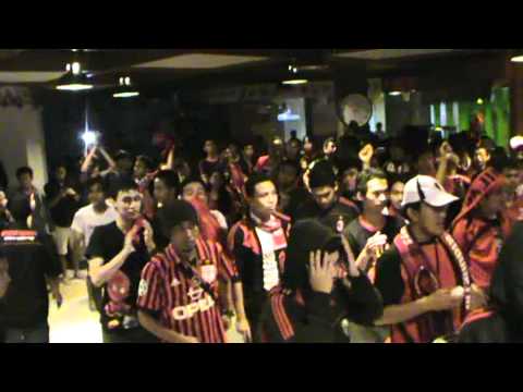 Milanisti Indonesia Joglosemaraya Chant Nonbar Udinese vs AC Milan di Toni Jack’s Solo (12/02/2012)