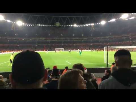 Arsenal fans adapt Milan chant to “OOOOSPINA”