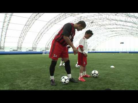 AC Milan Soccer Schools – Skills Lesson 3-  Turns