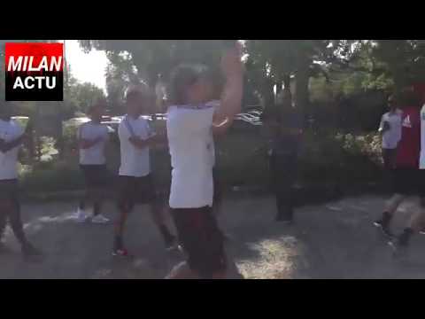 MILAN'S PLAYERS GO TO SEE THE CURVA SUD (milan fans) AT MILANELLO | MilanActu [HD]