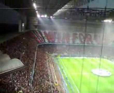 AC MILAN V MAN UTD TEAMS COMING ON