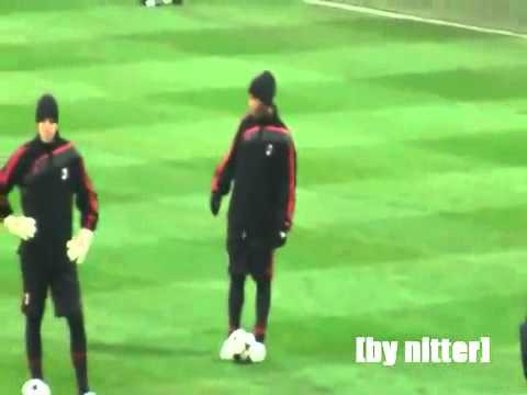 Ronaldinho Freestyle Show AC Milan 2010 by nitter